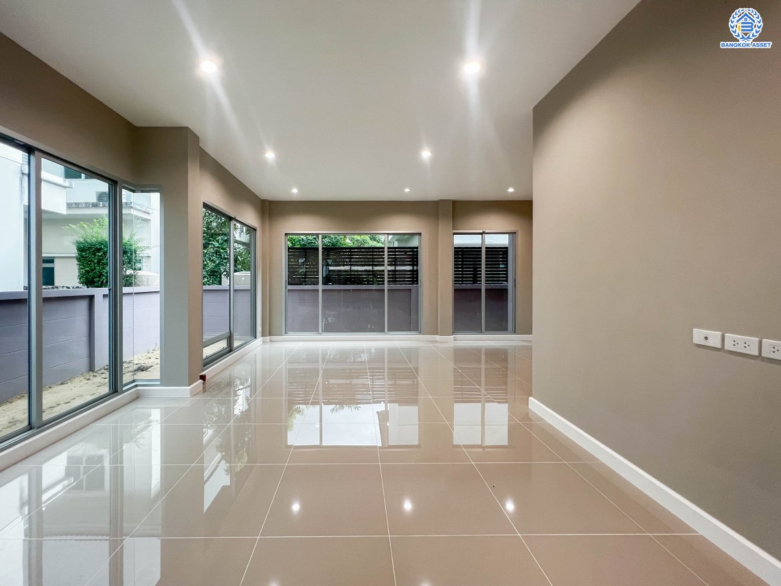 บ้านมือสองตกแต่งใหม่ โครงการ ไลฟ์บางกอกบูเลอวาร์ด ราชพฤกษ์-จรัญ เนื้อที่ 50.8 ตร.ว. ดีไซน์ตอบทุกไลฟ์สไตล์ ฟังก์ชัน 3 ห้องนอน 3 ห้องน้ำ 1 ห้องอเนกประสงค์ จอดรถได้ 2 คัน บนทำเลเชื่อมต่อทุกเส้นทาง ใกล้รถไฟฟ้าสายสีน้ำเงิน "สถานีบางหว้า" และจุดขึ้นทางด่วน "กาญจนาภิเษก"